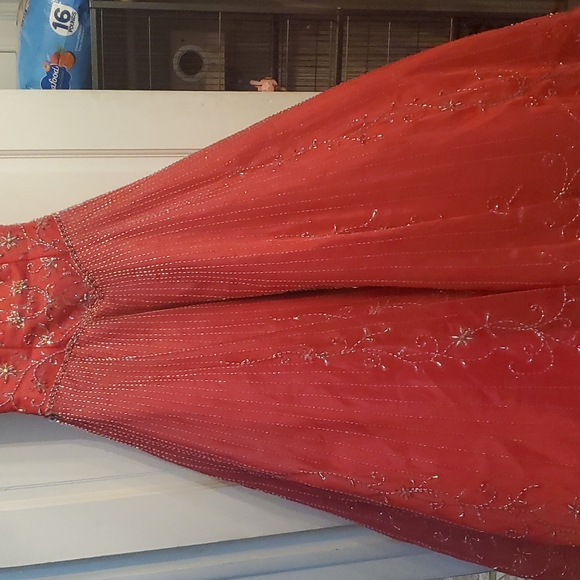 Coral enbroidered ballgown size 8 - Picture 3 of 4